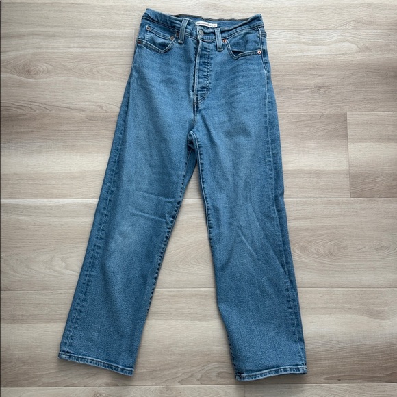 Levi’s - Ribcage Straight Ankle Jeans - Picture 5 of 9